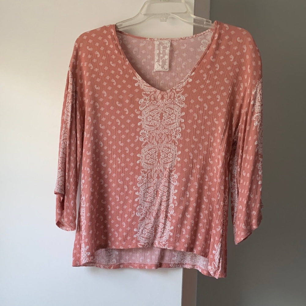 Sadie & Sage Pink Flutter Sleeve Blouse Relaxed Fit